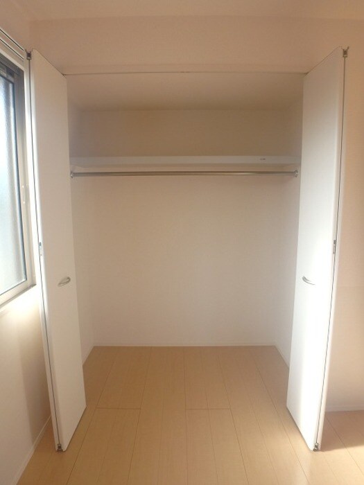 物件内観写真9　(洋室6帖収納)