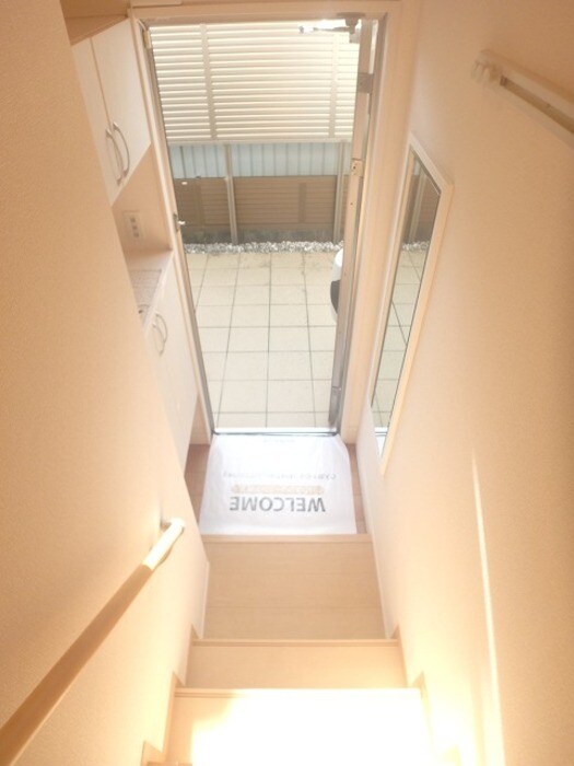 物件内観写真10　(玄関)