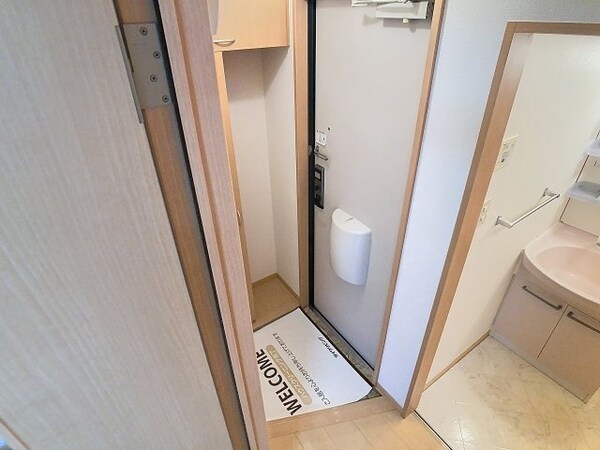 玄関(2025年6月撮影※現況を優先致します。)