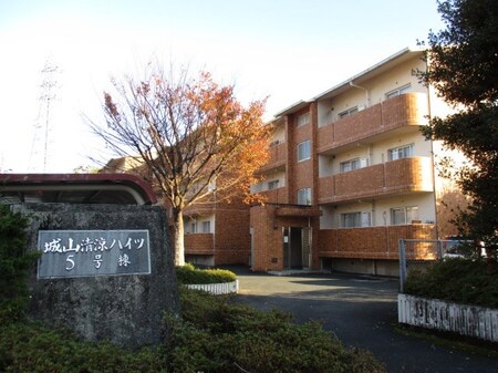 城山清涼ハイツ5号館外観写真