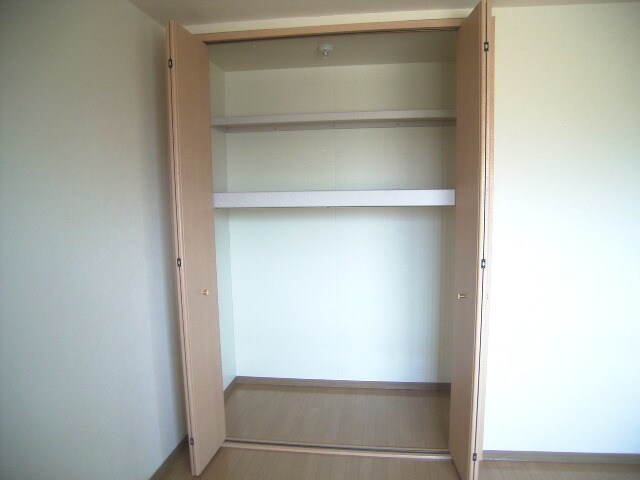 物件内観写真12　(3階別室の参考写真です。現況を優先します。（301）)