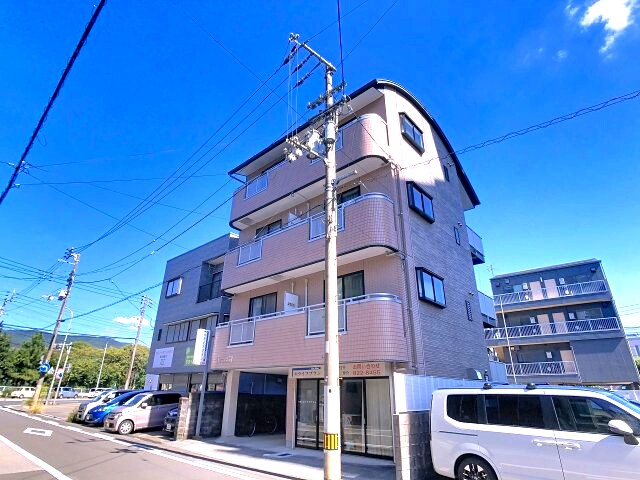 物件外観写真1　(2025年10月撮影)