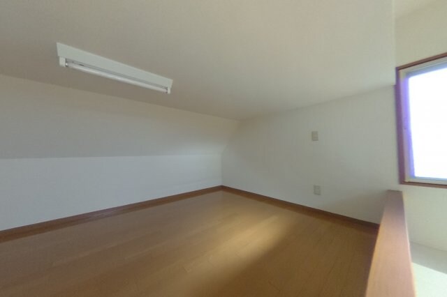 物件内観写真3　(ロフト)