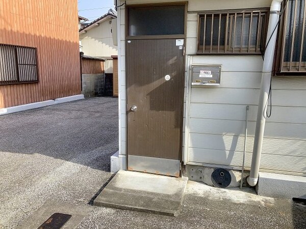 玄関(2025年3月撮影※現況を優先致します。)