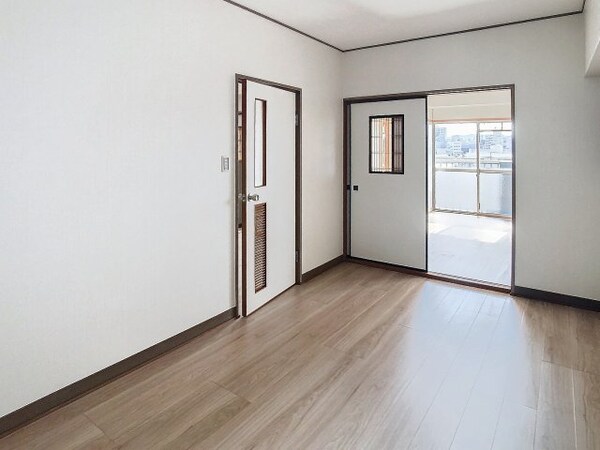 洋室(2024年12月撮影※現況を優先致します。)