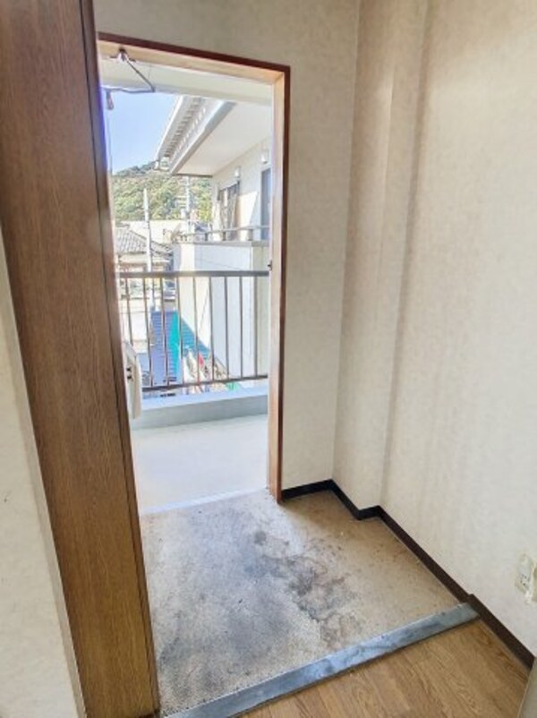 玄関(2024年11月撮影※現況を優先致します。)