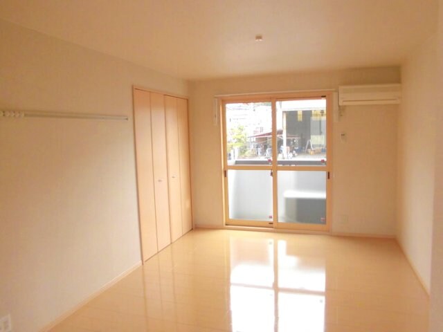 物件内観写真2　(居室・リビング)