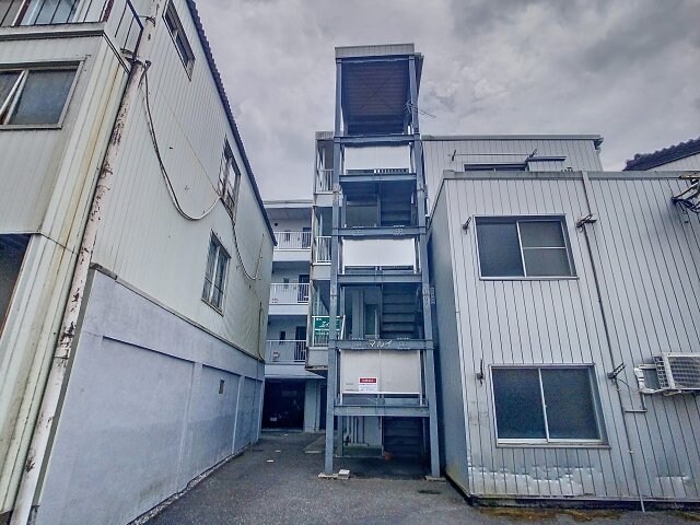 物件外観写真1　(現況を優先します。（撮影時期：2024年7月）)