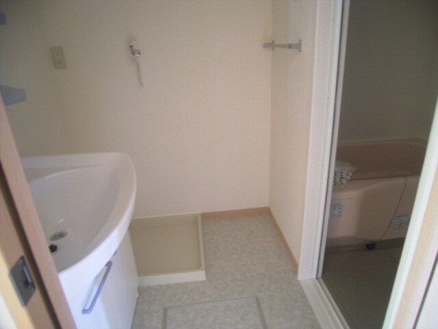 物件内観写真6　(2階別室の参考写真です。現況を優先します。（202）)