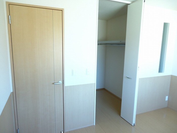 物件内観写真9　(洋室6帖ウォークインクローゼット)