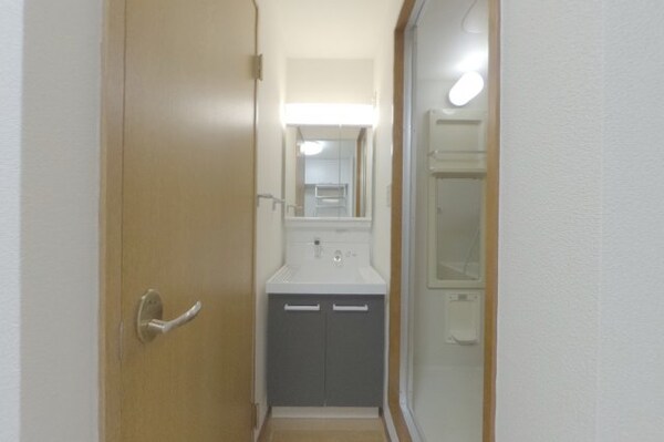 洗面・脱衣所(同タイプ間取り別室の写真です。現況を優先致します。（2022)
