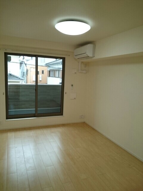 物件内観写真3　(居室・リビング)