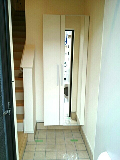 物件内観写真13　(玄関)