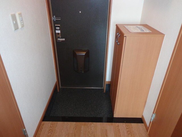 物件内観写真13　(玄関)