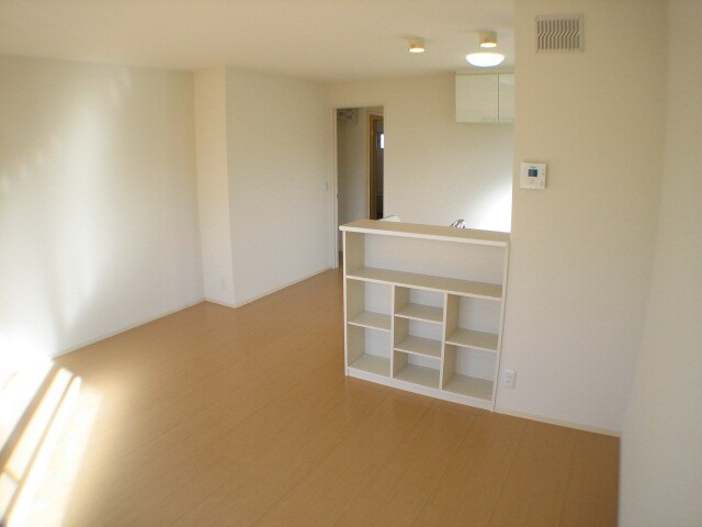 物件内観写真2　(2階別室の参考写真です。現況を優先します。（202）)