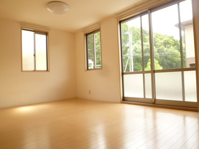 物件内観写真2　(別棟1階の参考写真です。現況を優先します。（IIB103）)