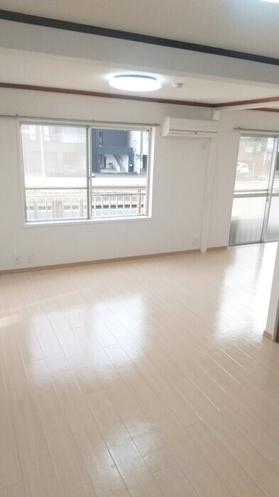 物件内観写真2　(洋室10帖)