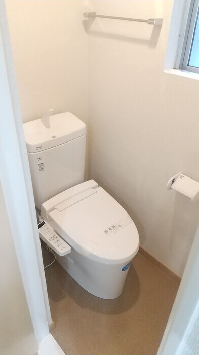 物件内観写真5　(温水洗浄暖房便座)