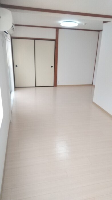 物件内観写真7　(洋室10帖)