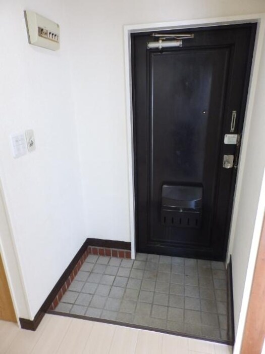 物件内観写真13　(玄関)