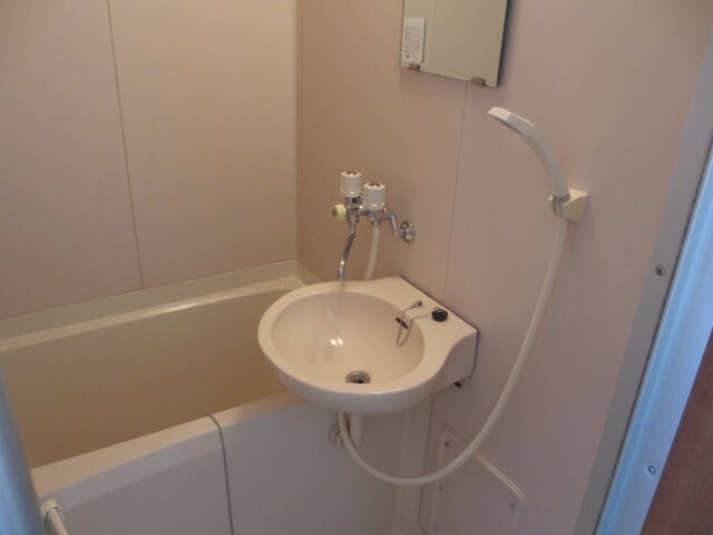 物件内観写真6　(2階別室の参考写真です。現況を優先します。（202）)