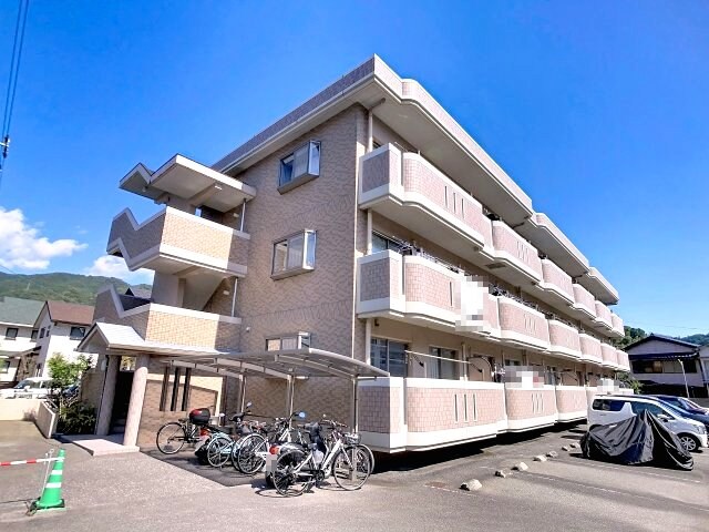 物件外観写真1　(2025年10月撮影)