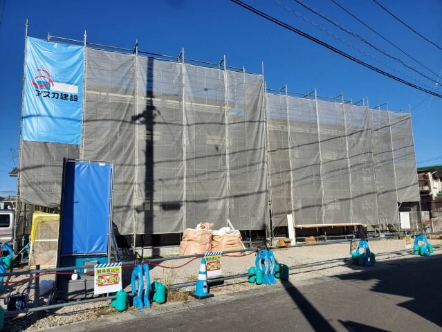物件外観写真1　(2025年12月撮影※建築中の写真です。現況を優先します。)