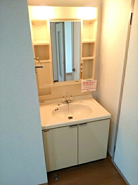 物件内観写真6　(洗面所)