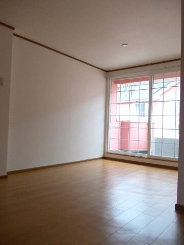 物件内観写真2　(居室・リビング)