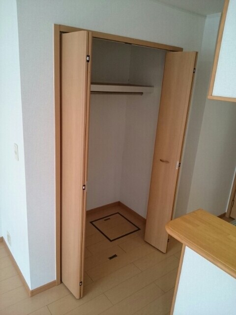 物件内観写真9　(収納)