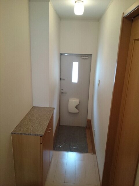 物件内観写真12　(玄関)