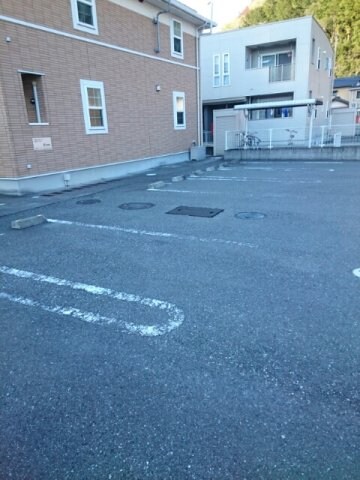 物件外観写真2　(駐車場)