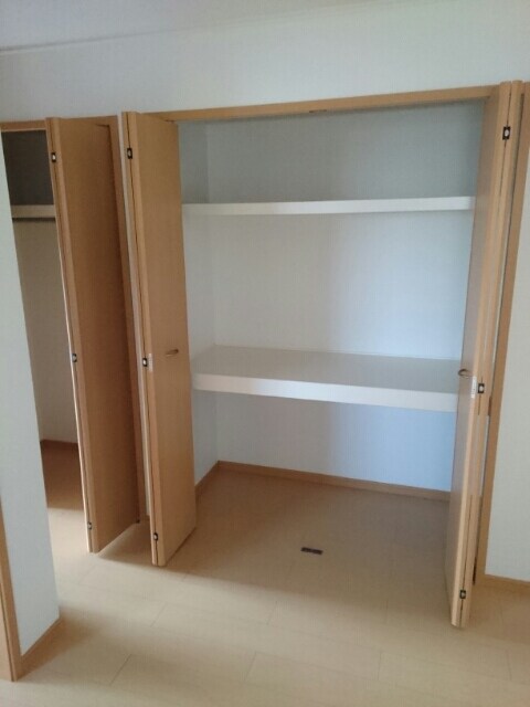 物件内観写真10　(収納)