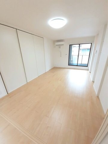 物件内観写真3　(居室・リビング)