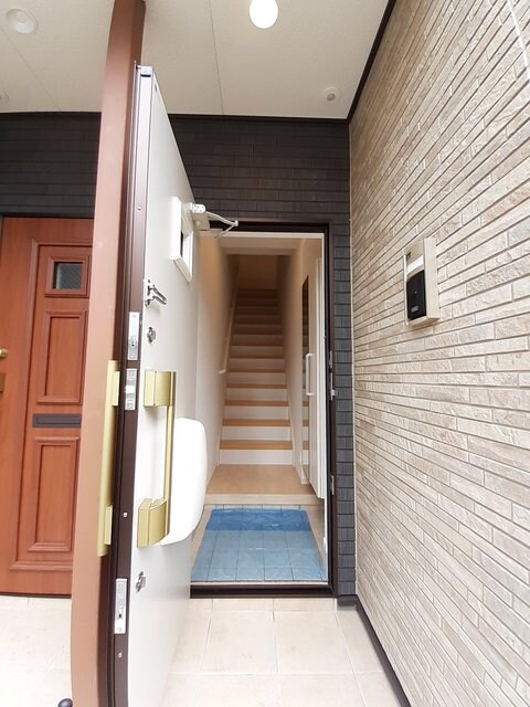 物件内観写真12　(玄関)