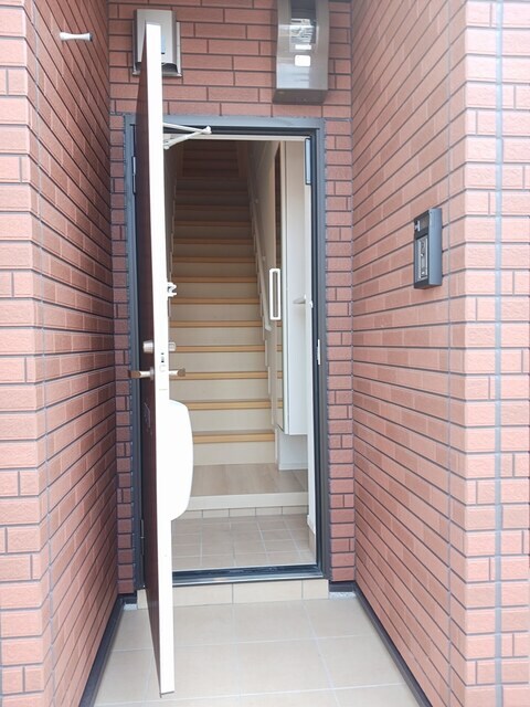 物件内観写真12　(玄関)