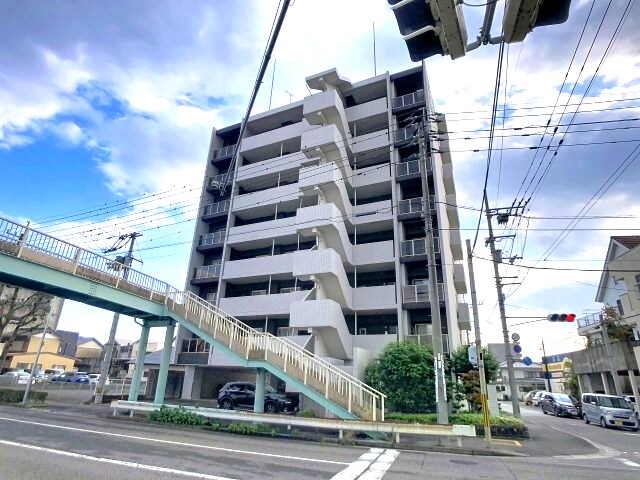 物件外観写真1　(2025年11月撮影)