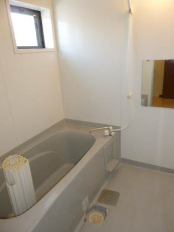 浴室(2021年10月撮影※現況を優先します。)