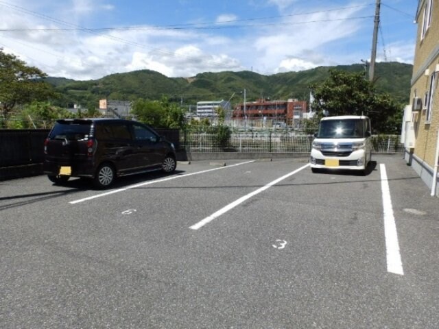 物件外観写真2　(駐車場)