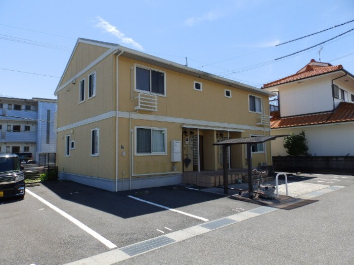 物件外観写真3　(B棟側駐車場＆駐輪場)