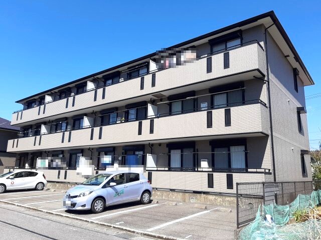 物件外観写真1　(2022年3月撮影)