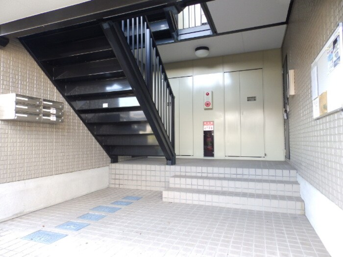 物件外観写真2　(エントランス)