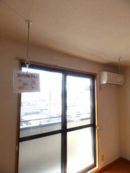 物件内観写真14　(室内物干し)