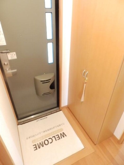物件内観写真15　(玄関)