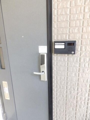 物件内観写真16　(玄関錠（ICカードキータイプ）)