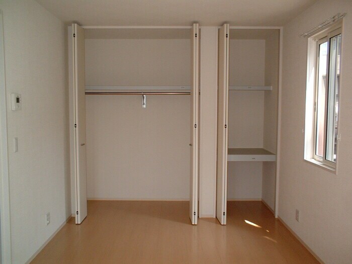 物件内観写真10　(リビングダイニングキッチン収納)