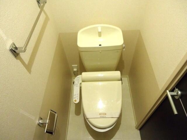 物件内観写真5　(温水洗浄暖房便座)