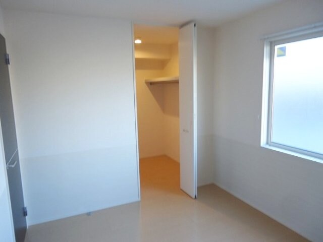 物件内観写真8　(北東洋室6帖ウォークインクローゼット)