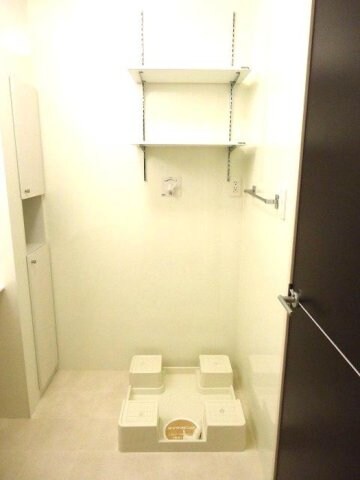 物件内観写真9　(室内洗濯機置場)