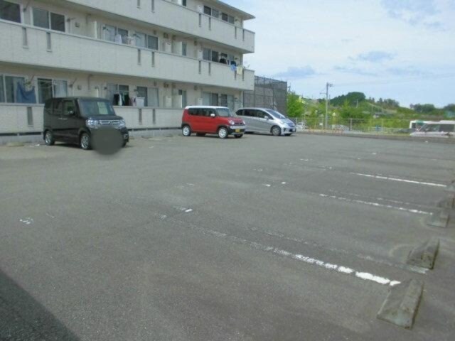 物件外観写真2　(駐車場)